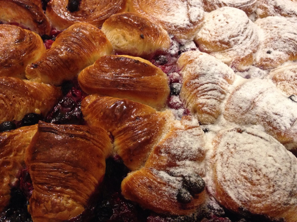 Croissants lost to red fruits